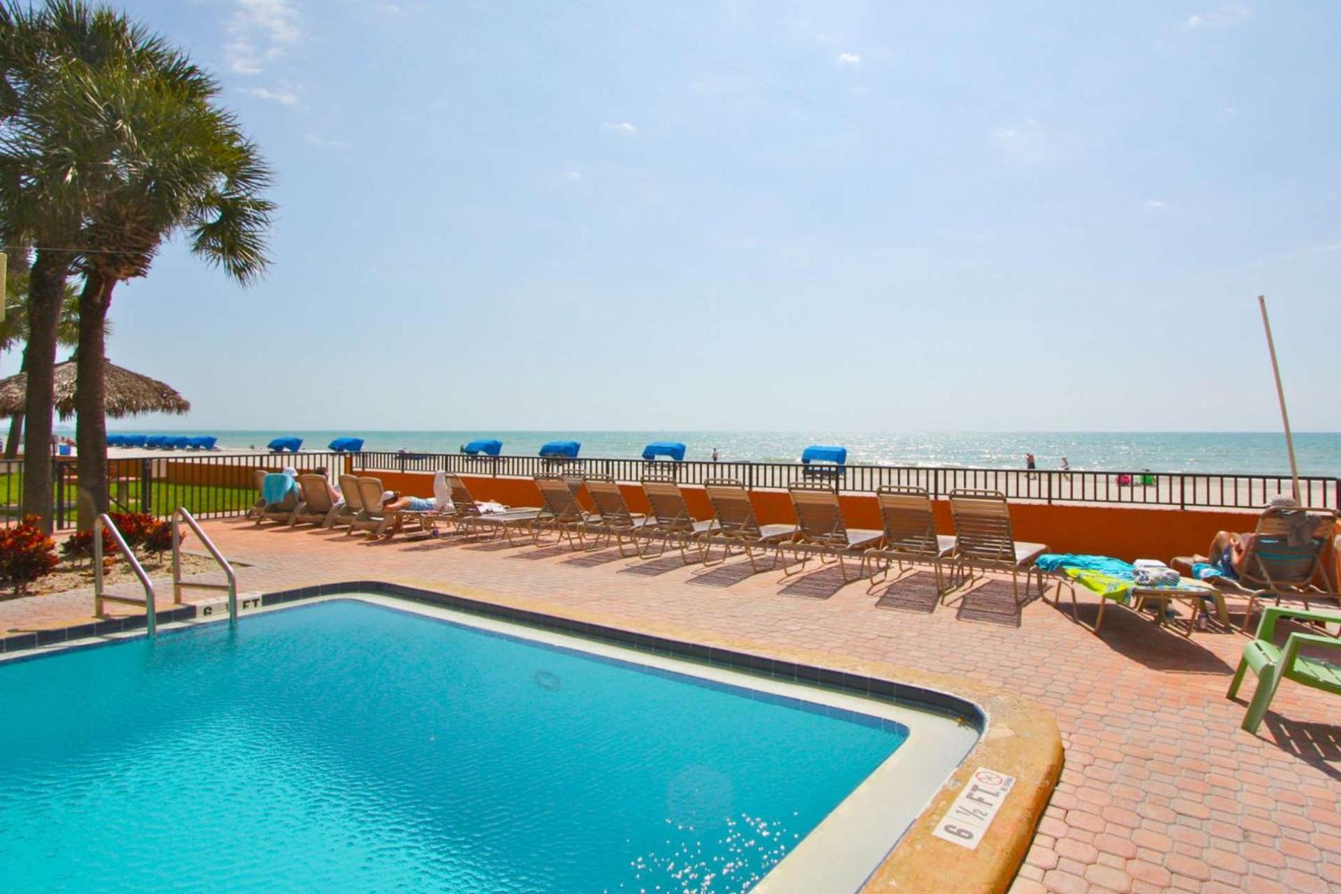 100 - Las Brisas St. Pete Beach Extérieur photo
